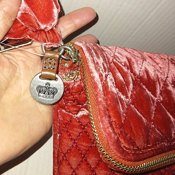 NWT☆JUICY COUTURE☆Oversized Foldover Quilted Velour Bow Clutch☆Beautiful☆Rare☆ - Picture 5 of 16